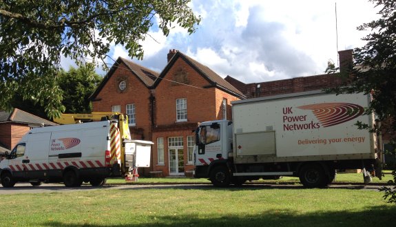 Power company workers quickly onsite - 10 August 2014