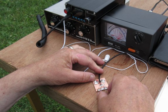 Steve 2E0UEH's rig and tiny home-made CW paddle