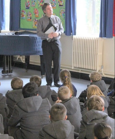 Pete M0PSX talking to Year 4 and 5 at St Michael's about the ISS