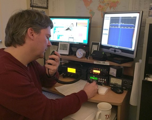 Pete M0PSX, working MX0SXA for the 2m Essex Activity Day - Nov 2015