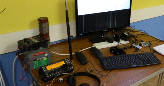 Peter G0DZB with the Elecraft and a Raspberry Pi on 40m