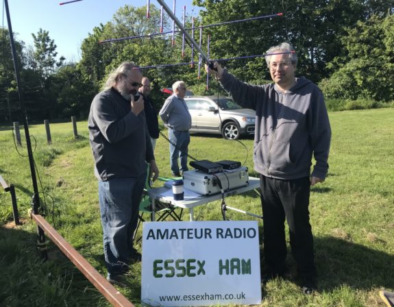 Chris G0IPU working the Isle of Wight on 2m, with Andy from Southend Tech pointing South